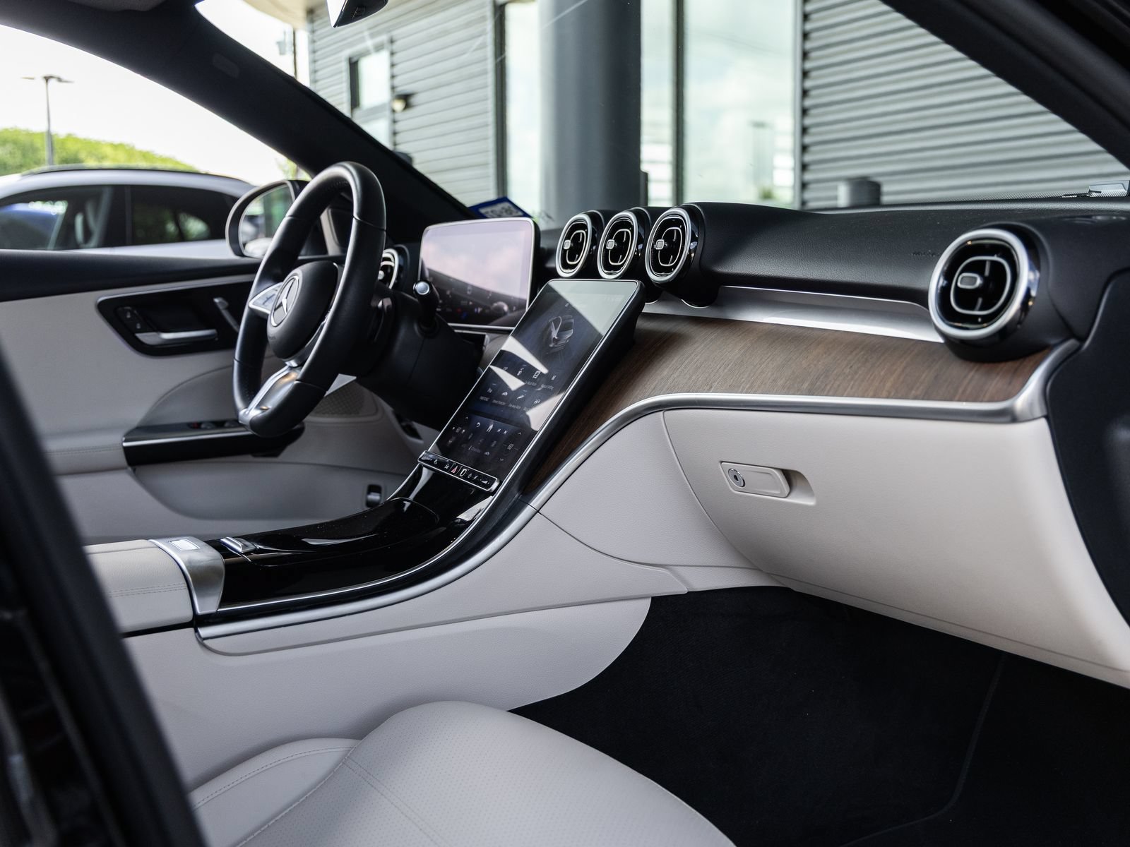 Used 2025 Mercedes-Benz C 300 Sedan image 42