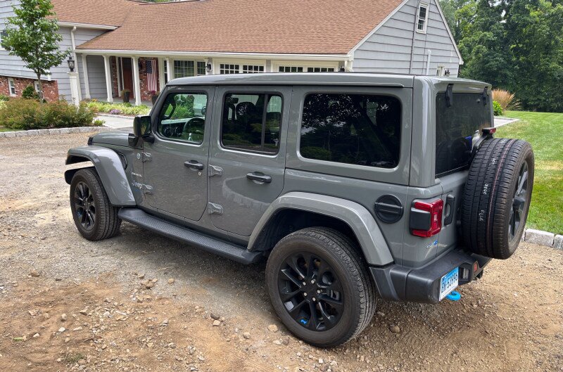 Used 2023 Jeep Wrangler Unlimited Sahara w/ Cold Weather Group AWD/4WD image 3