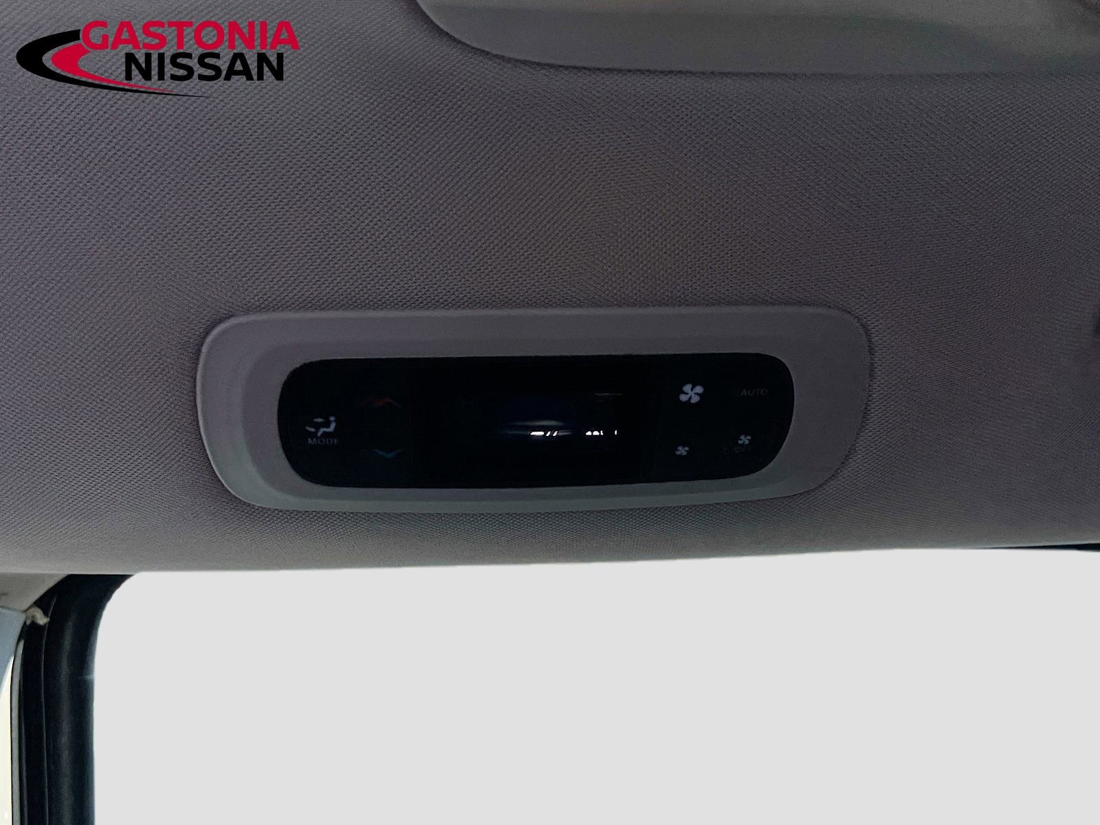 Used 2023 Chrysler Pacifica Touring-L image 32