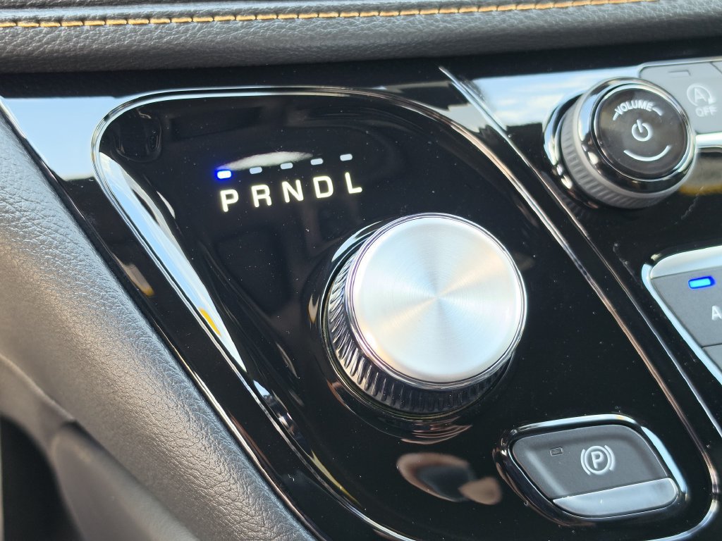 New 2027 Chrysler Pacifica Pinnacle w/ Theater Group FWD image 29