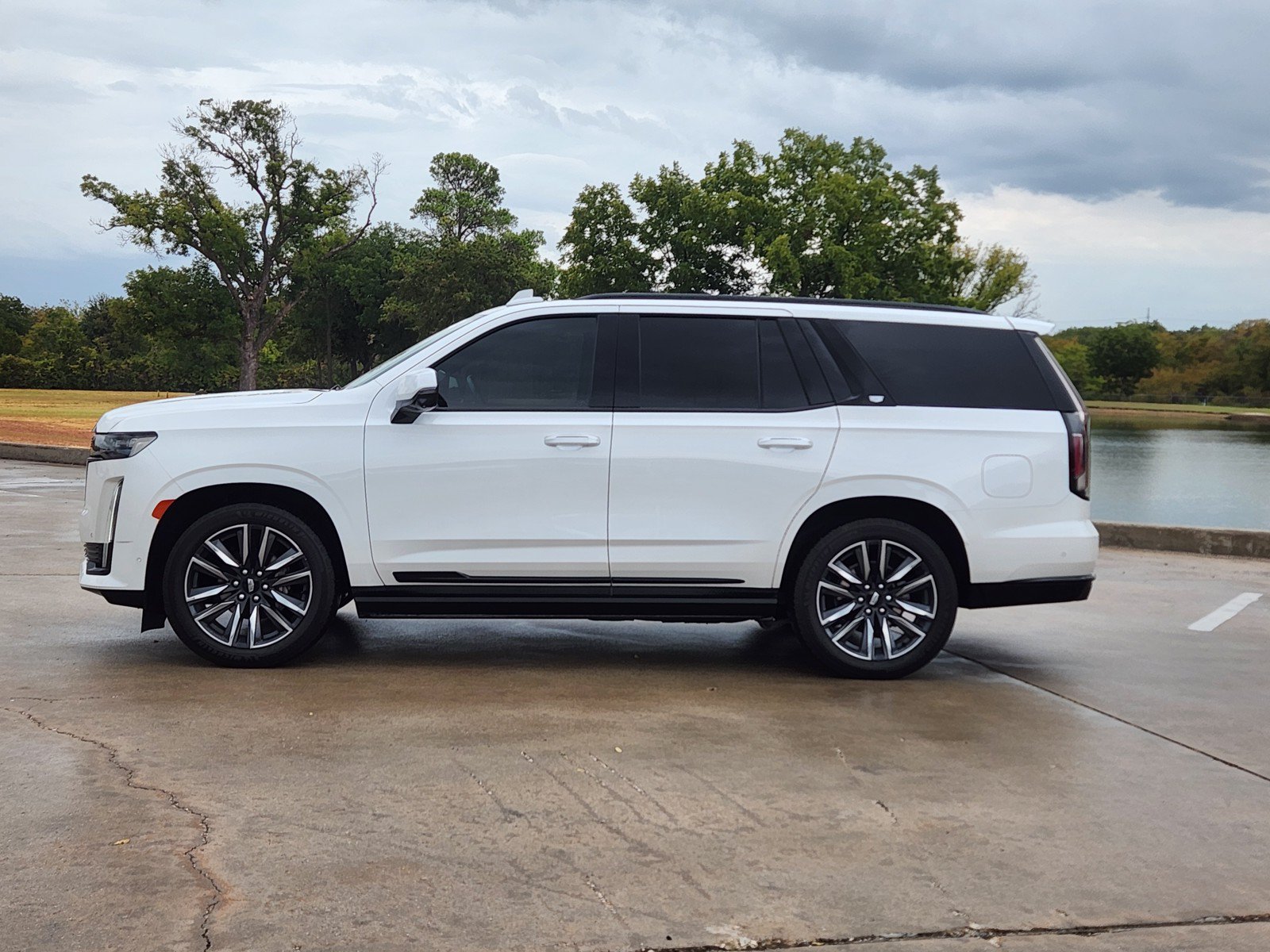 Certified 2024 Cadillac Escalade Sport Platinum AWD/4WD image 3