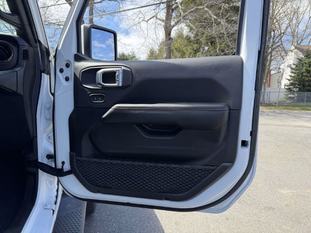 Used 2022 Jeep Wrangler Unlimited Sahara AWD/4WD image 14