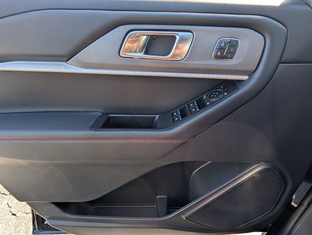 Used 2025 Ford Explorer ST image 33