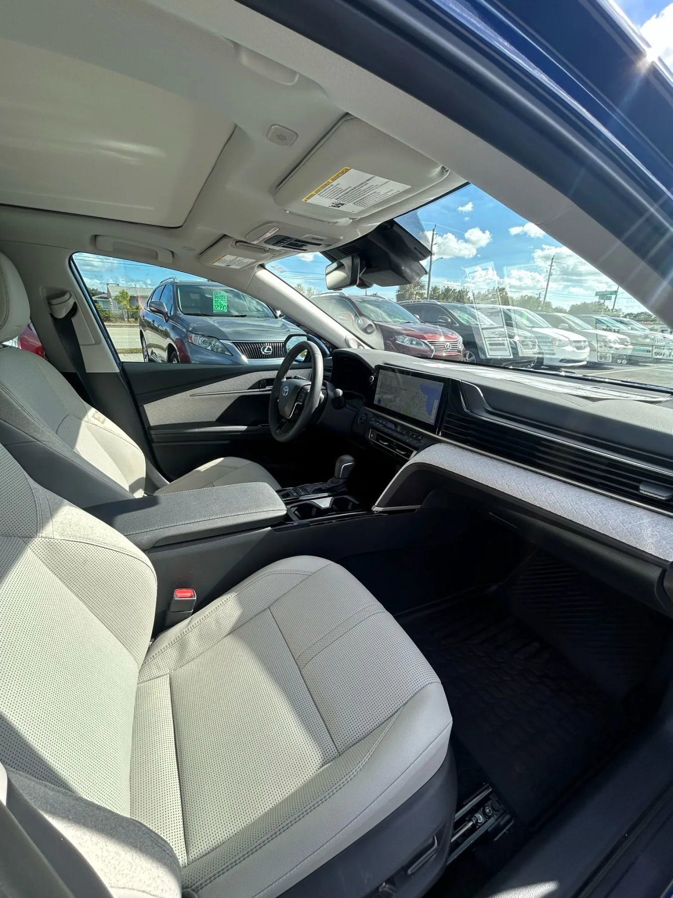 Used 2025 Toyota Camry XLE image 17