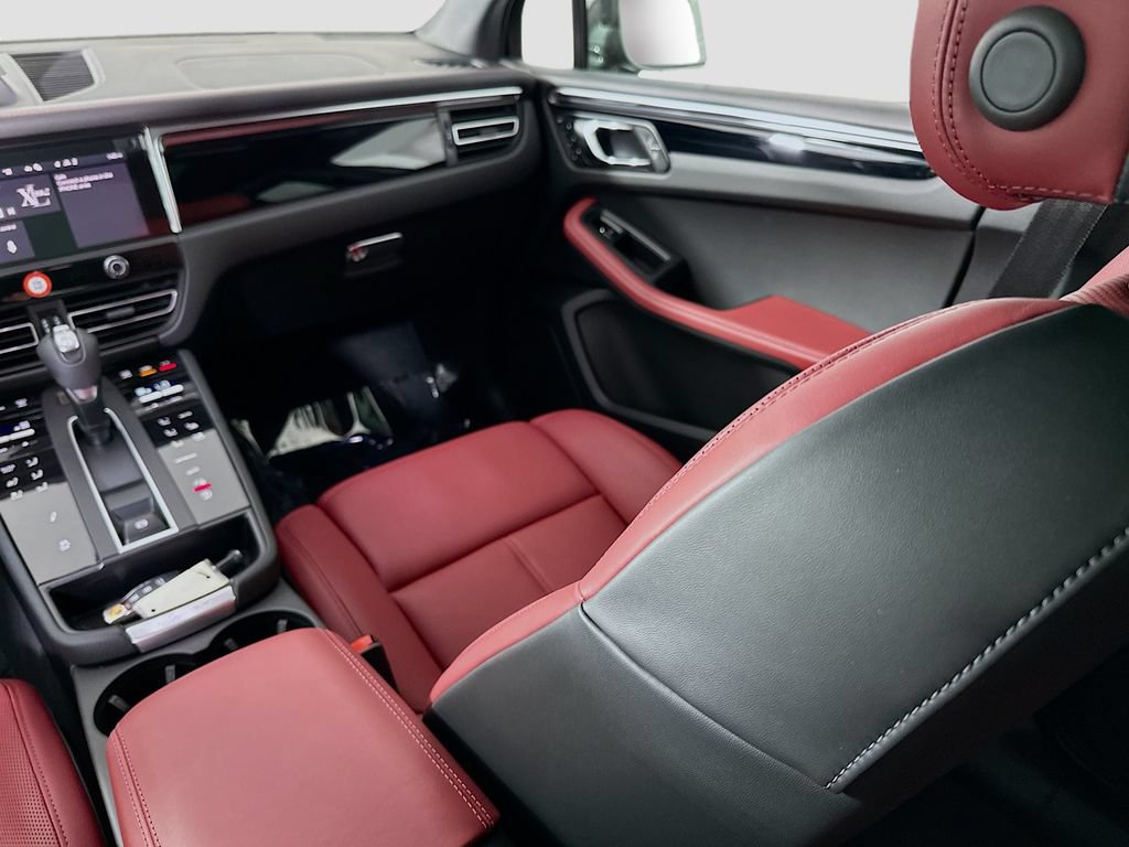 New 2026 Porsche Macan Turbo AWD/4WD image 26