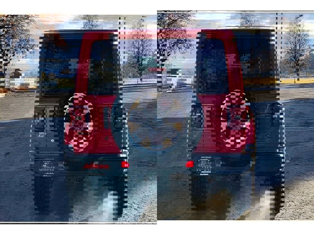 Used 2019 Jeep Wrangler Unlimited Sahara image 4