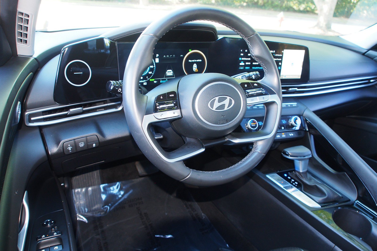 Used 2024 Hyundai Elantra Limited FWD image 17