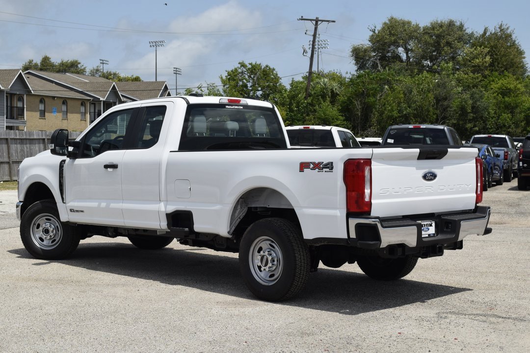 New 2025 Ford F250 XL w/ FX4 Off-Road Package image 4