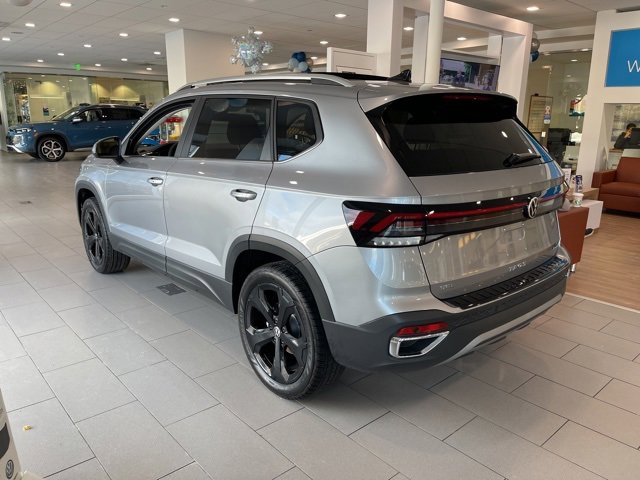 New 2026 Volkswagen Taos SEL image 2