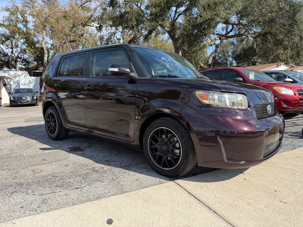 Used 2010 Scion xB FWD image 1
