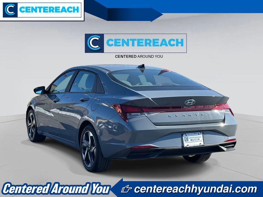 Used 2023 Hyundai Elantra SEL w/ Convenience Package FWD image 5