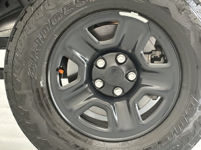 Used 2024 Jeep Gladiator Sport AWD/4WD image 11