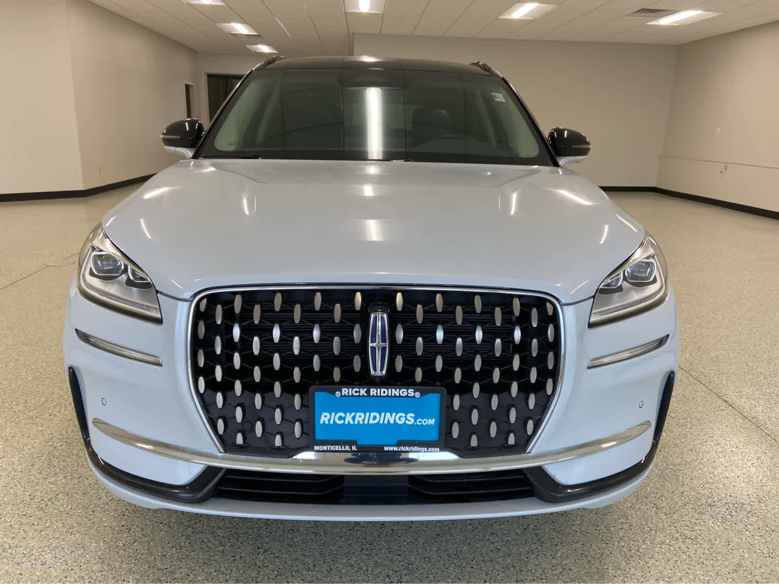 Used 2025 Lincoln Corsair Grand Touring w/ Equipment Group 301A image 2