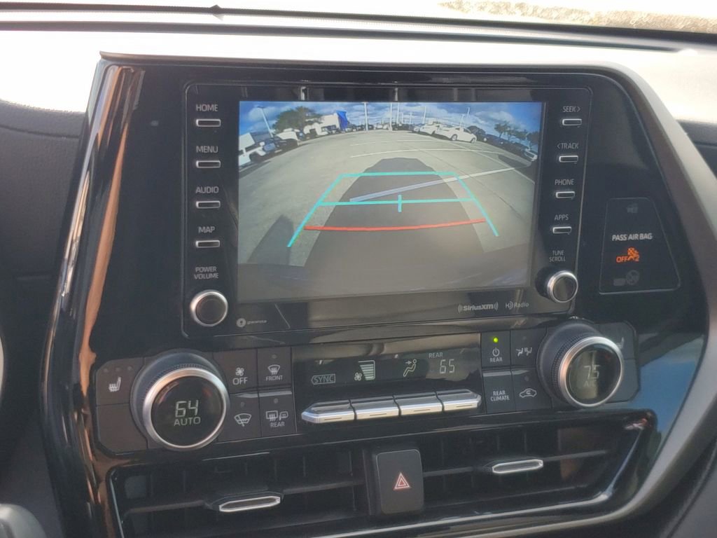 Used 2022 Toyota Highlander XLE image 30