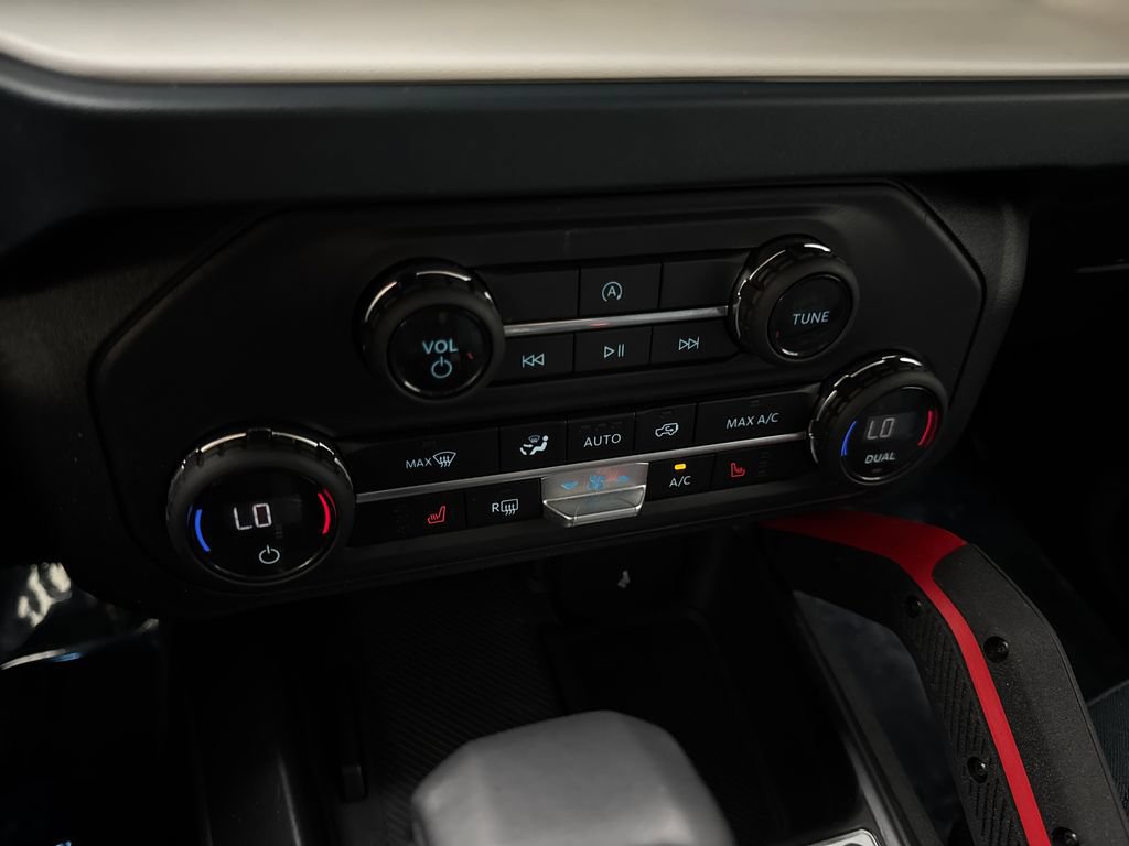 Used 2025 Ford Bronco Heritage Edition AWD/4WD image 65