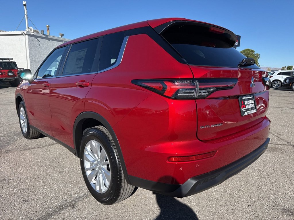 New 2025 Mitsubishi Outlander ES image 5