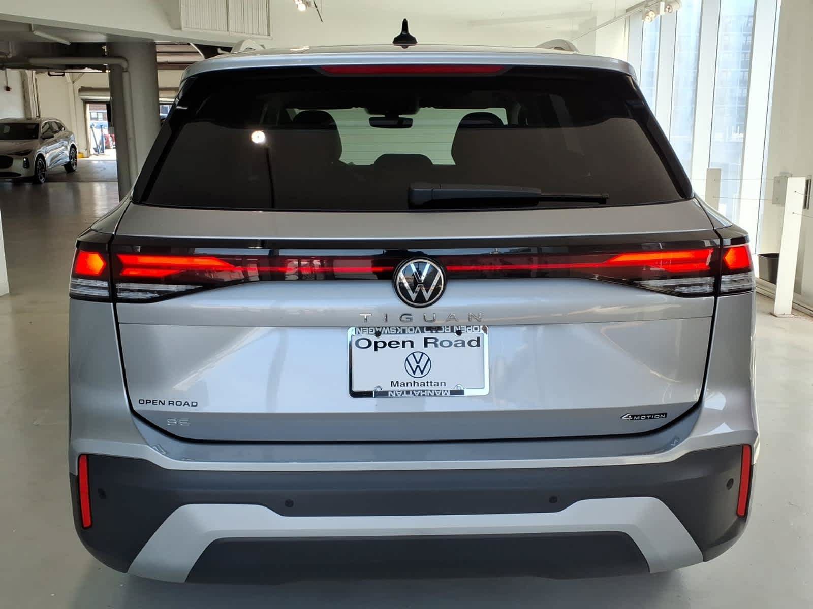 Used 2026 Volkswagen Tiguan SE w/ Panoramic Sunroof Package AWD/4WD image 5