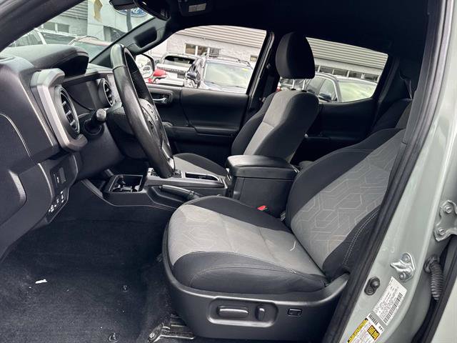 Used 2022 Toyota Tacoma TRD Sport AWD/4WD image 31