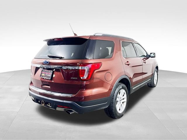 Used 2018 Ford Explorer XLT AWD/4WD image 6