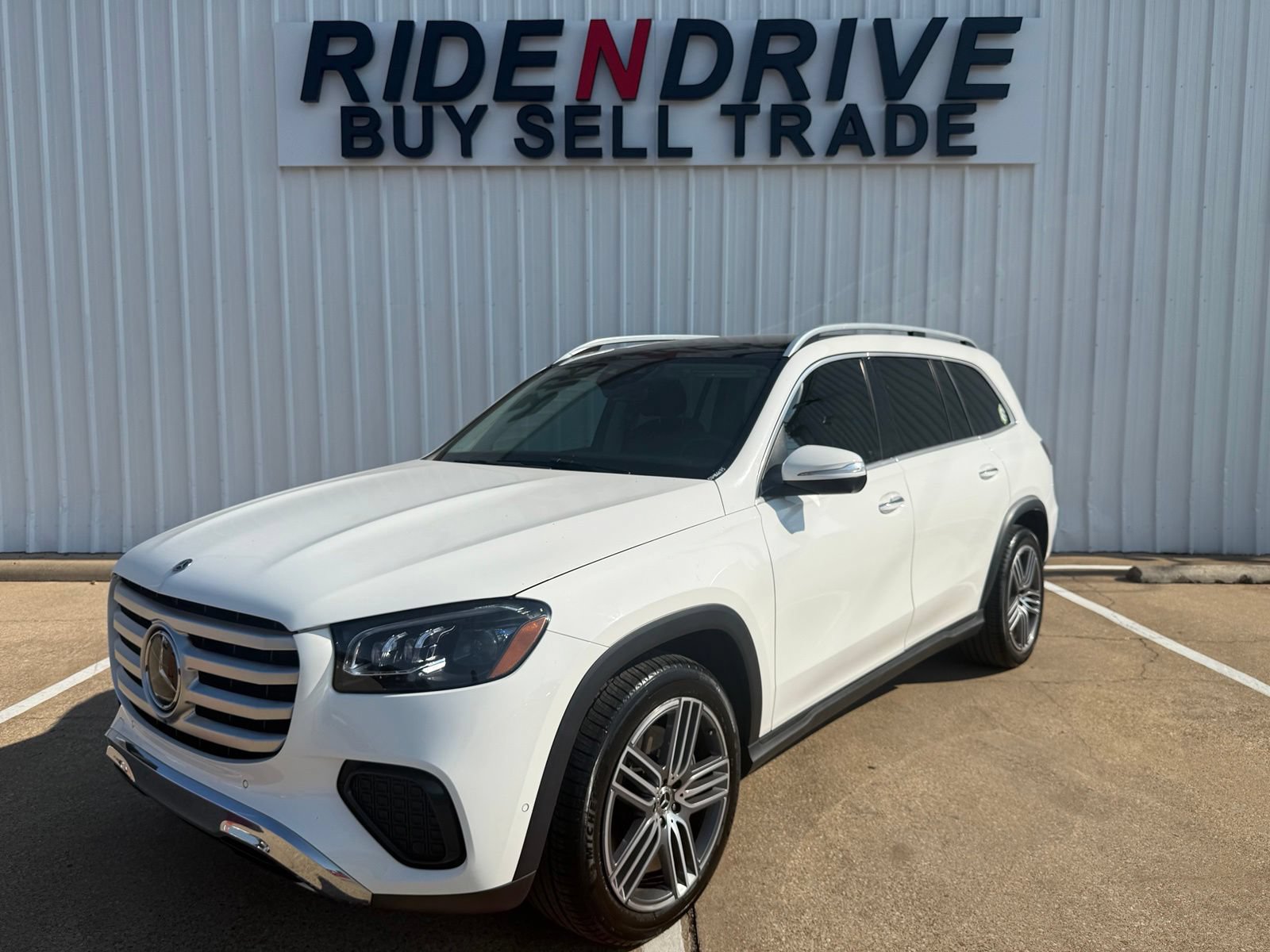 Used 2024 Mercedes-Benz GLS 450 4MATIC image 1