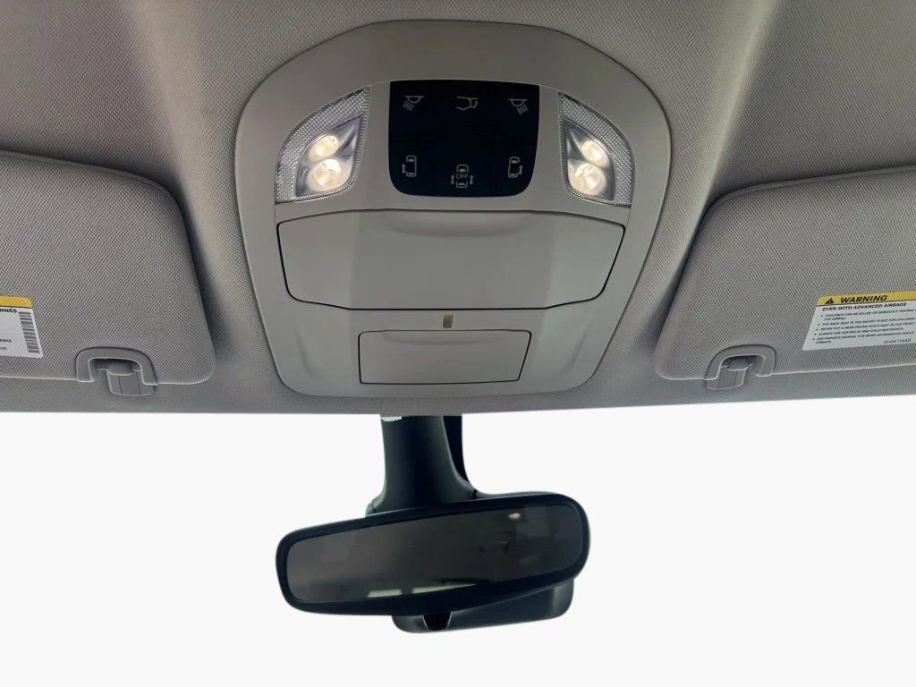 Used 2024 Chrysler Pacifica Touring-L image 17