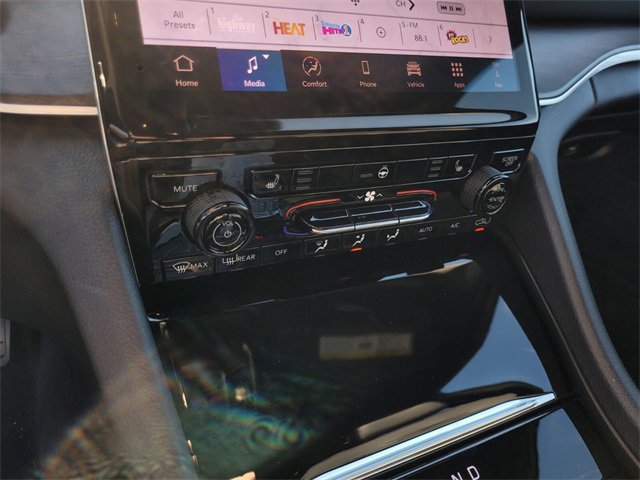 New 2025 Jeep Grand Cherokee L Limited w/ Black Appearance Package image 27