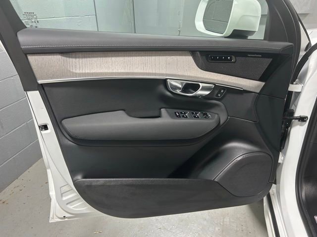 Used 2025 Volvo XC90 T8 Ultra w/ Protection Package Premier image 9