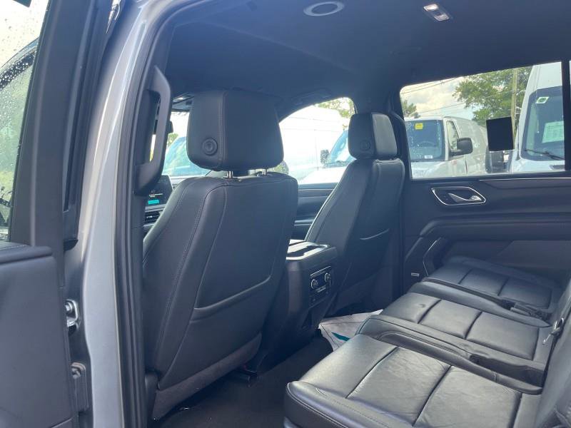 Used 2024 Chevrolet Suburban LT image 34