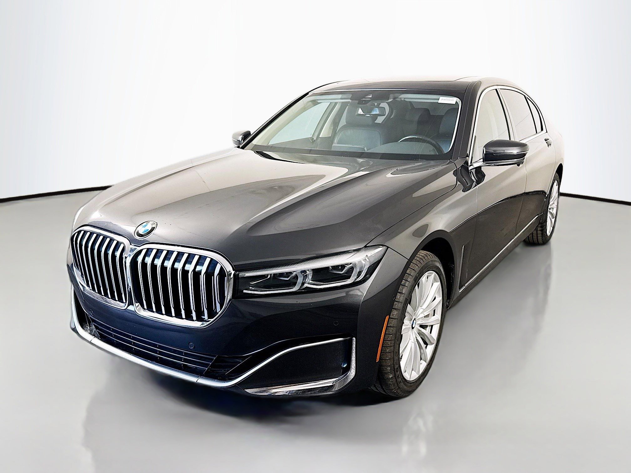 Used 2022 BMW 740i image 4