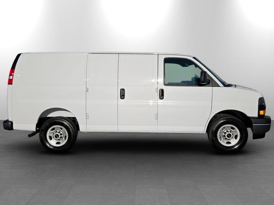 New 2026 GMC Savana 3500 w/ Driver Convenience Package RWD image 5