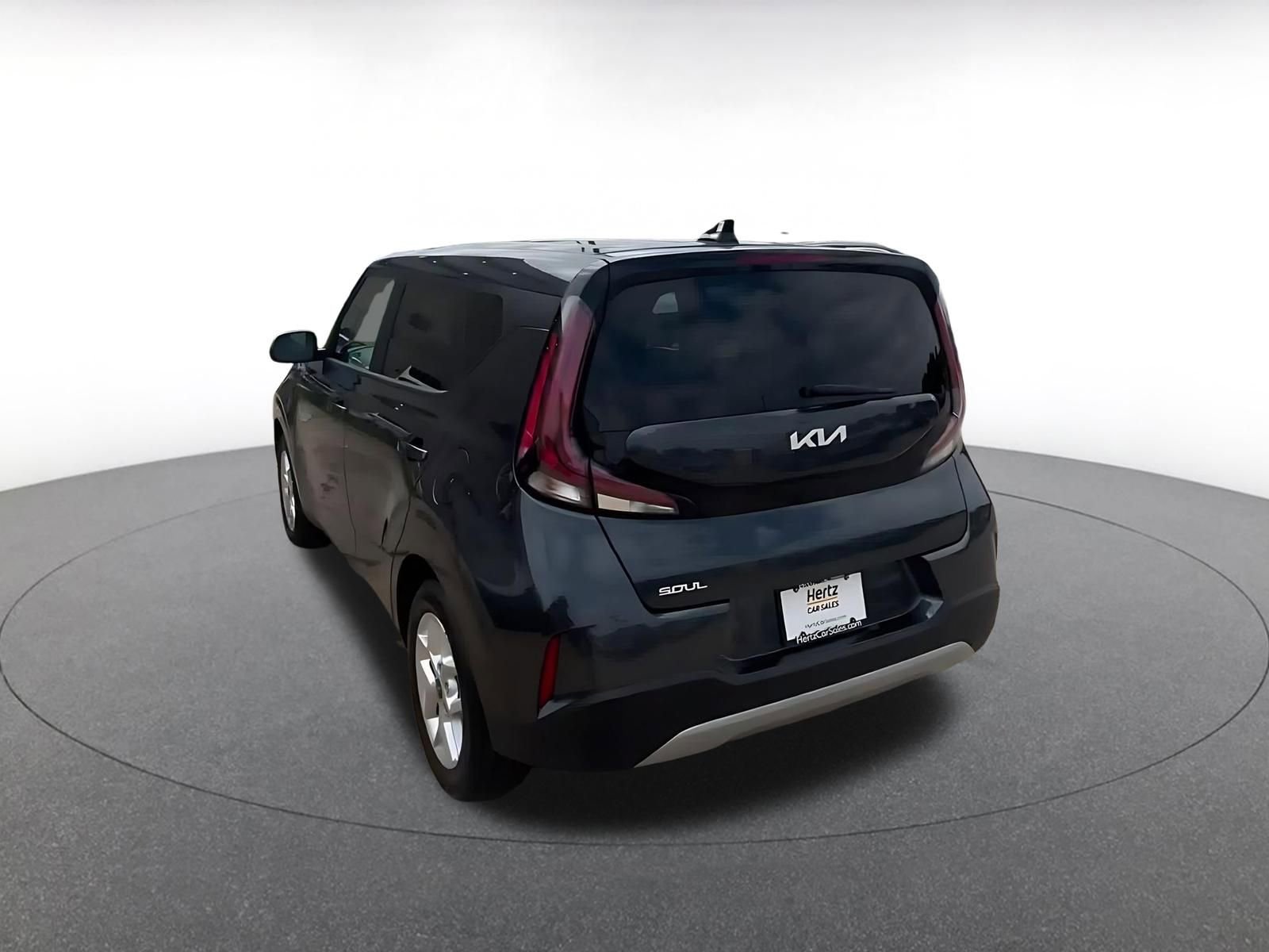 Used 2025 Kia Soul LX w/ LX Technology Package FWD image 11