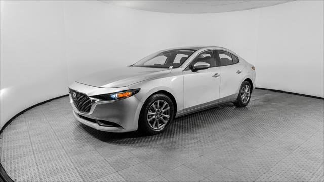 Used 2021 MAZDA MAZDA3 Sedan FWD image 2