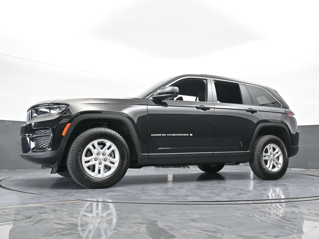 Used 2025 Jeep Grand Cherokee Laredo image 57
