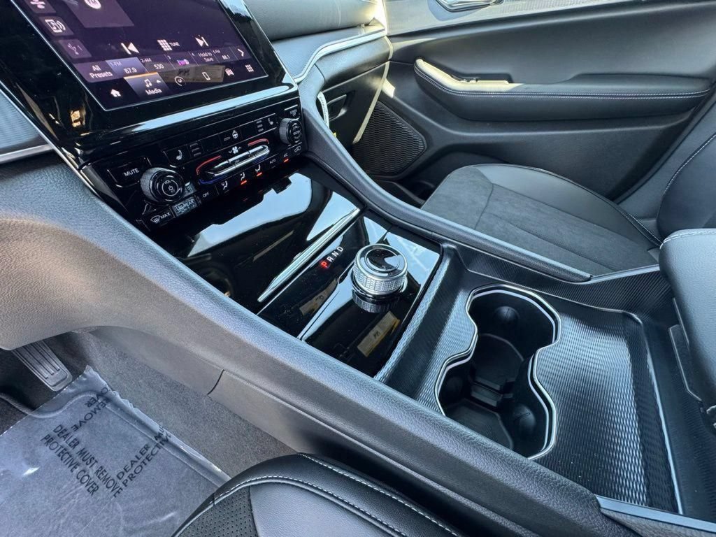 New 2025 Jeep Grand Cherokee Altitude AWD/4WD image 28