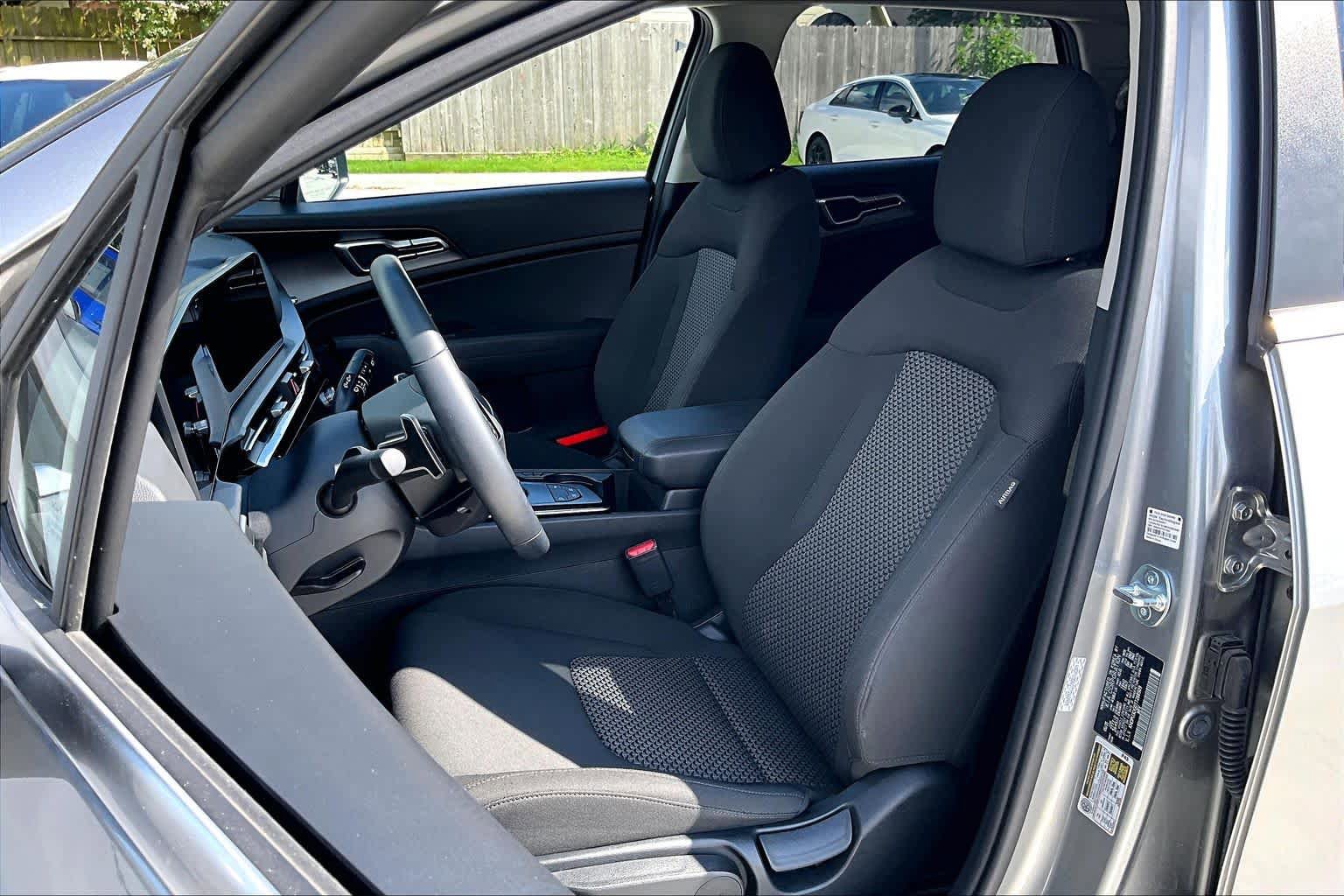 Certified 2026 Kia Sportage LX FWD image 8