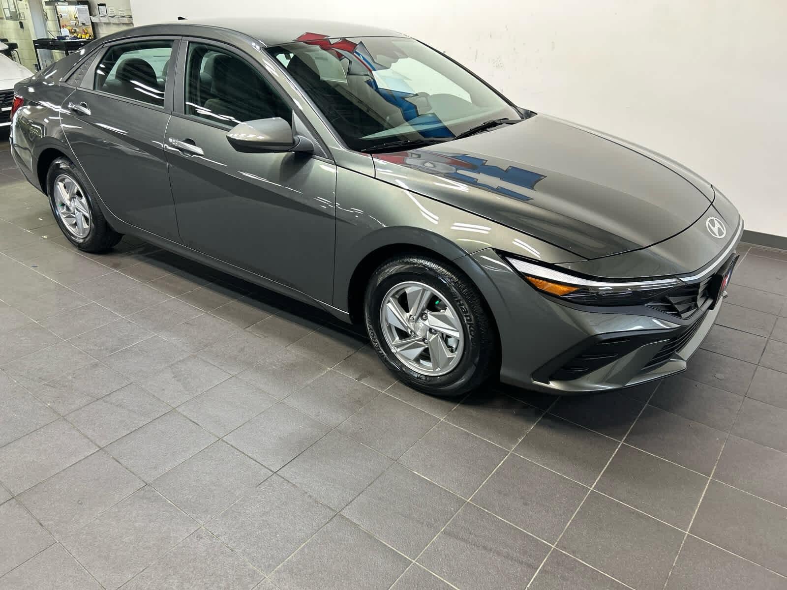 New 2026 Hyundai Elantra SE FWD image 2