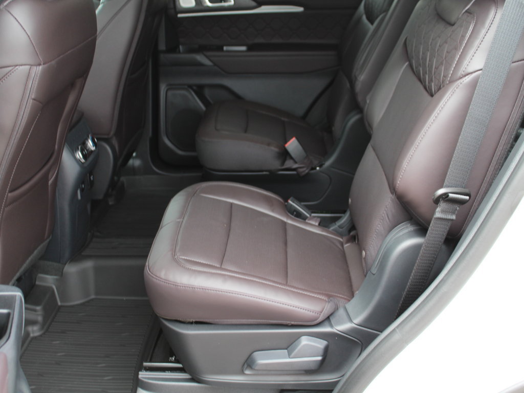 New 2026 Ford Explorer Platinum w/ LUX Leather Package AWD/4WD image 14