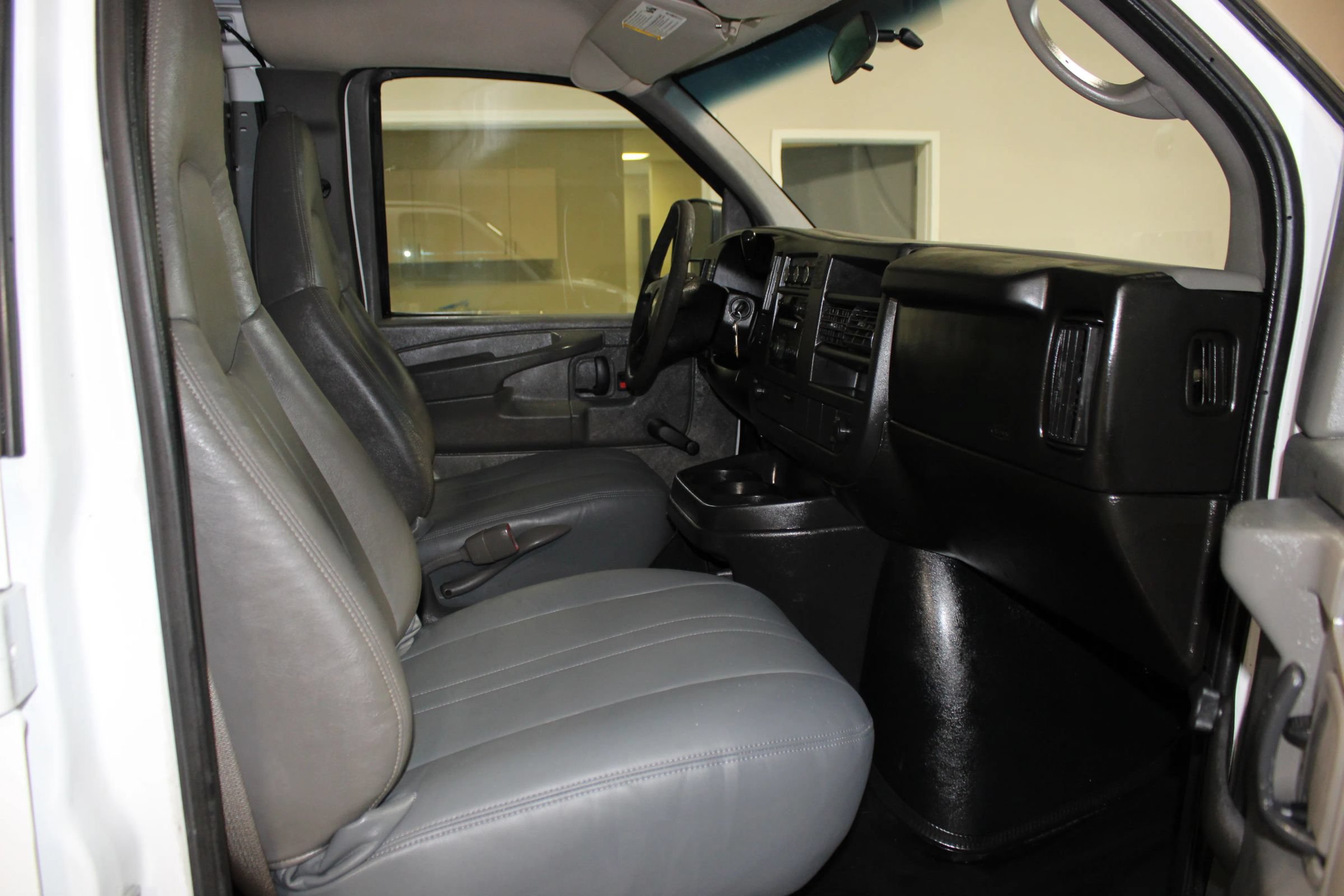Used 2009 Chevrolet Express 1500 RWD image 20