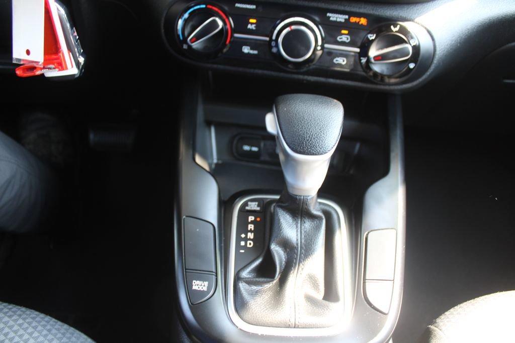 Certified 2025 Kia Soul LX w/ LX Technology Package FWD image 31