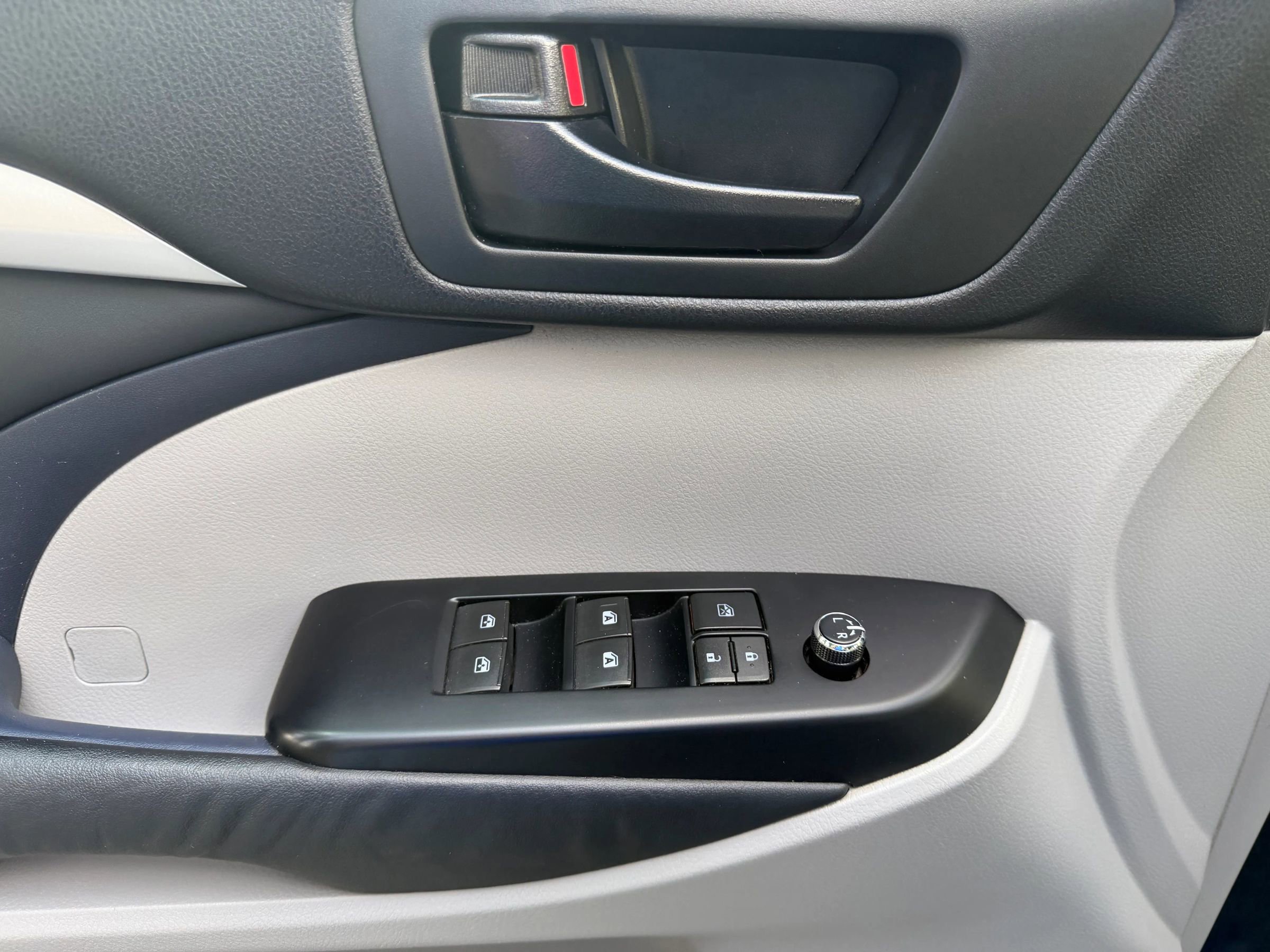 Used 2015 Toyota Highlander Plus image 15