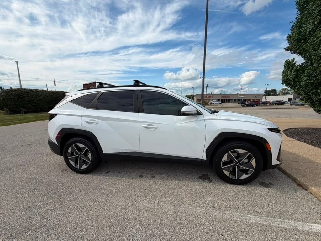 Used 2025 Hyundai Tucson SEL FWD image 2