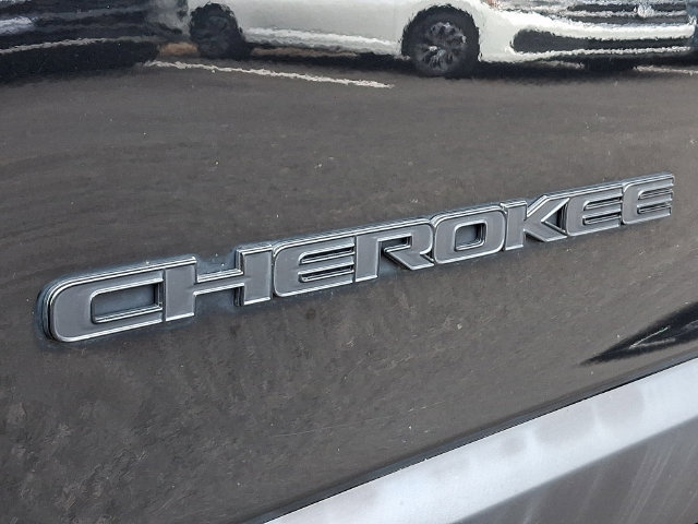 Used 2019 Jeep Cherokee Latitude Plus AWD/4WD image 33