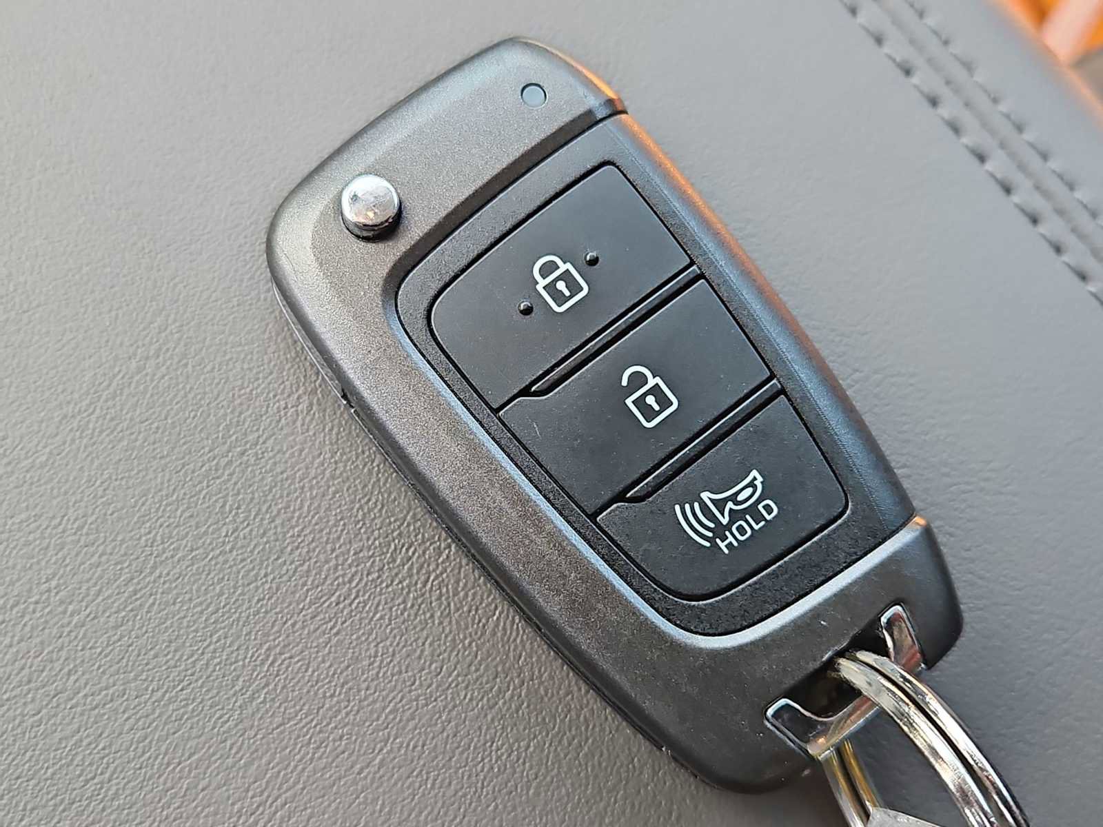 Used 2020 Hyundai Santa Fe SE w/ Cargo Package image 34