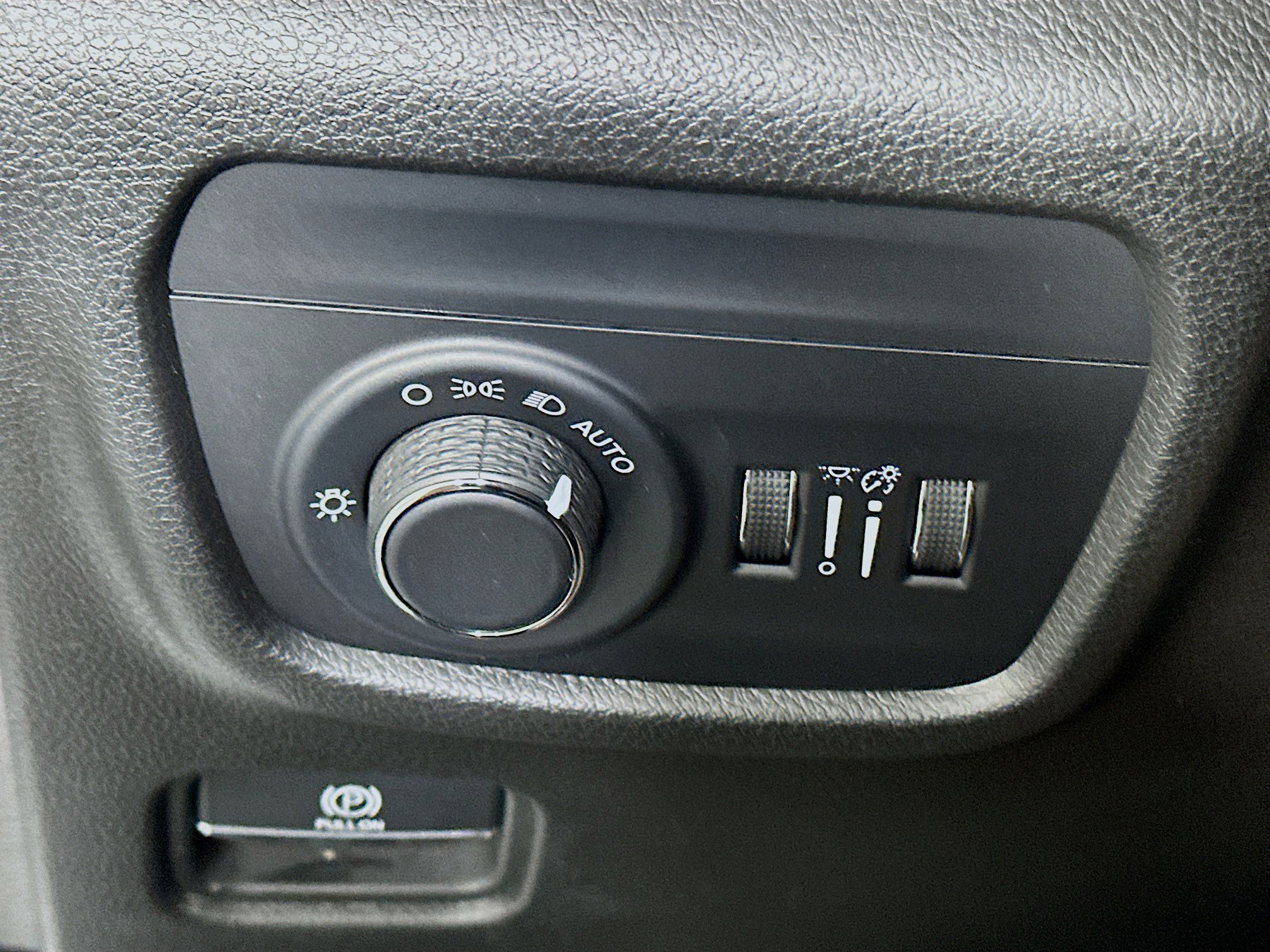 Used 2023 Jeep Grand Cherokee L Laredo RWD image 17