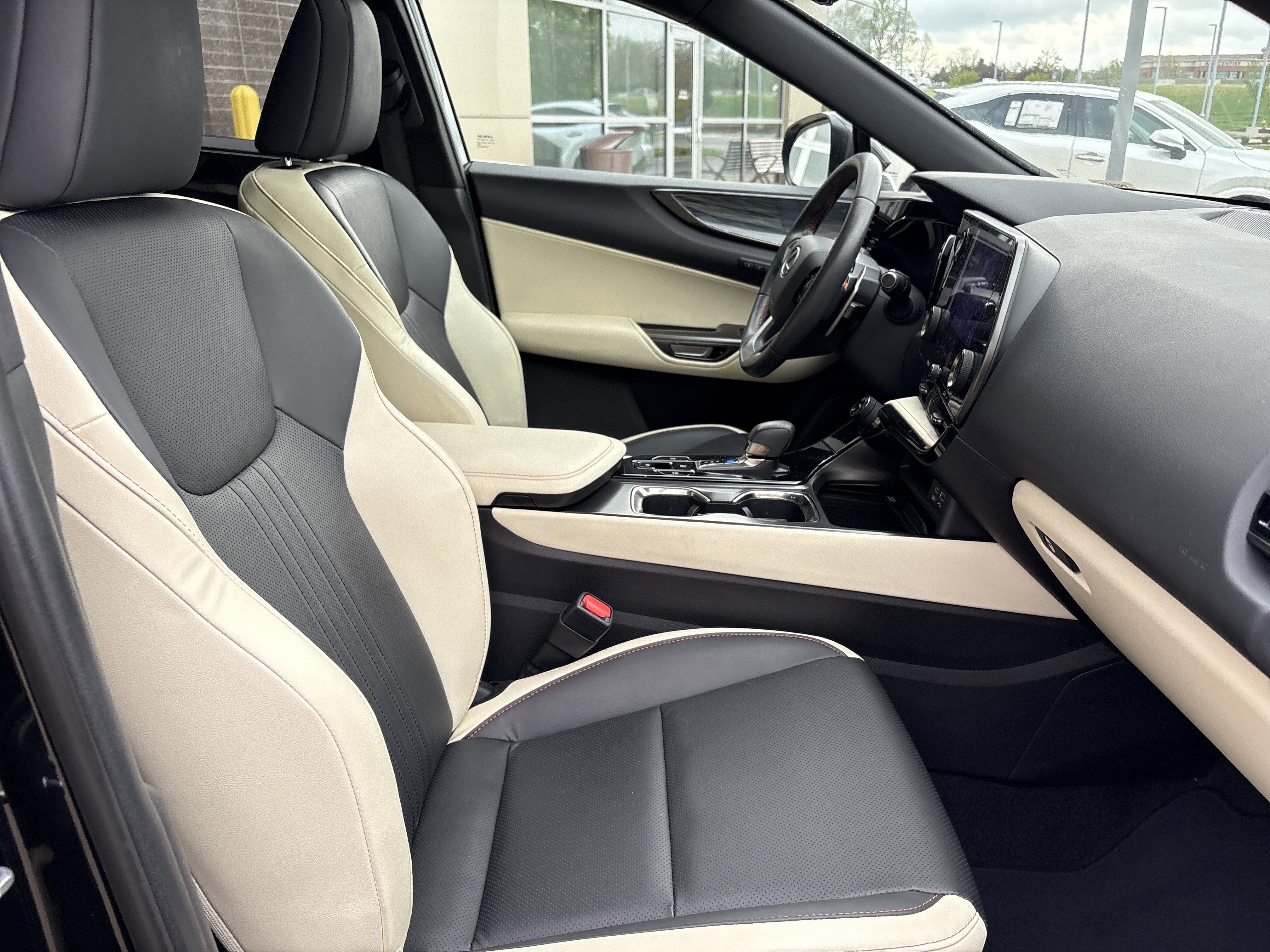 Used 2024 Lexus NX 250 FWD w/ Towing Package (2000 Lbs) image 33