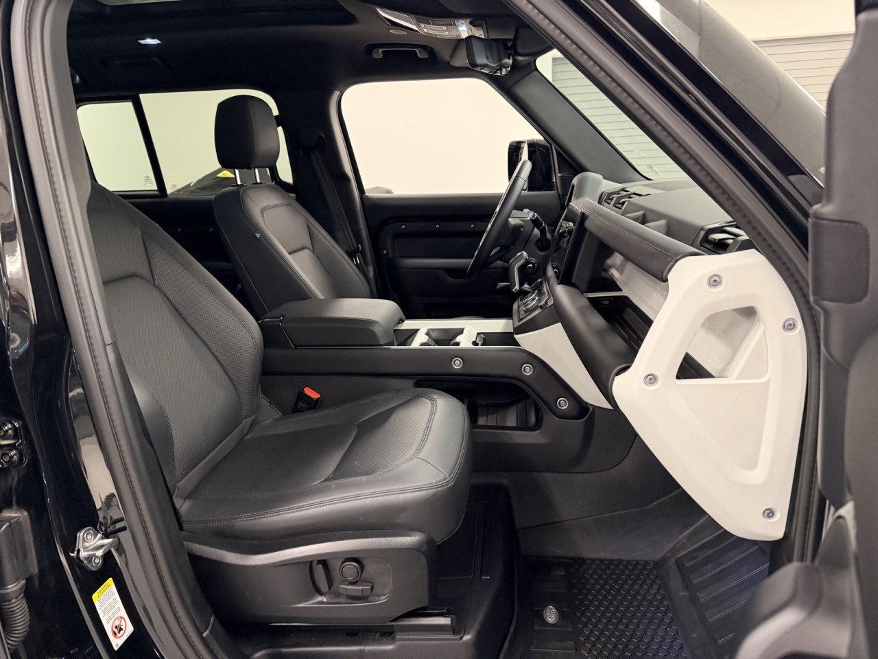 Used 2025 Land Rover Defender 110 S image 46