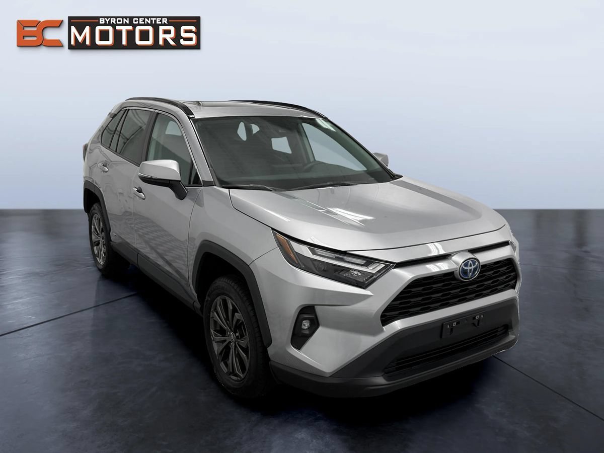 Used 2023 Toyota RAV4 XLE Premium AWD/4WD image 7
