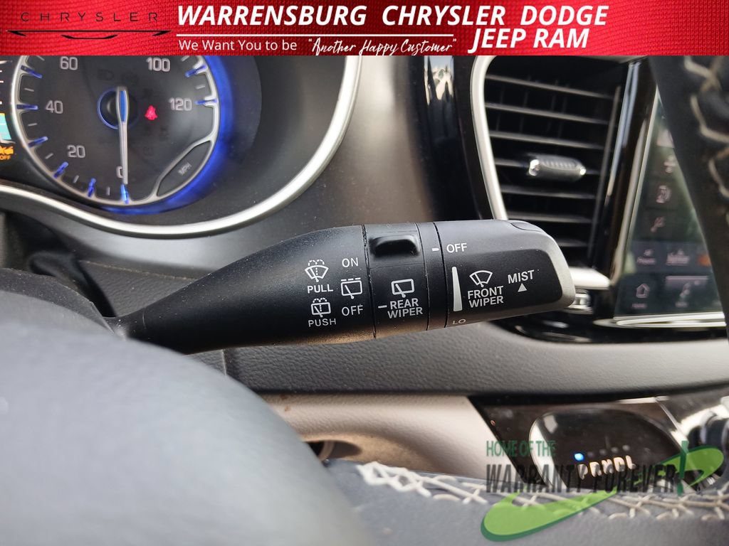 Used 2024 Chrysler Pacifica Touring-L FWD image 20