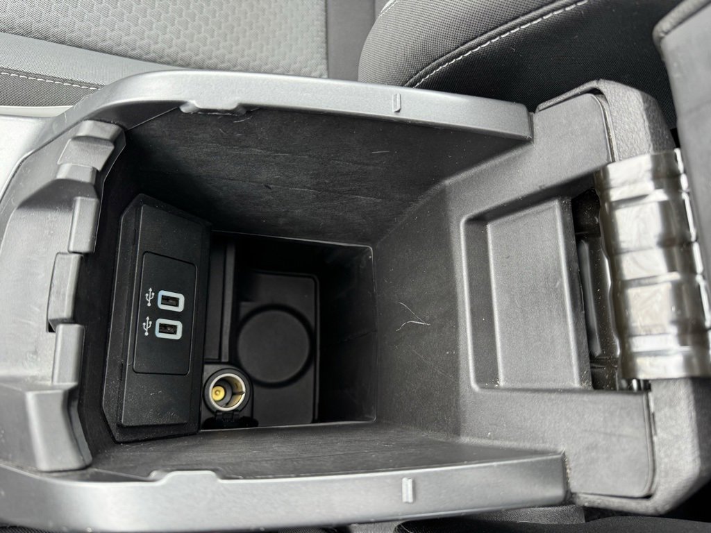 Used 2017 Ford C-MAX Energi SE w/ Equipment Group 401A image 21