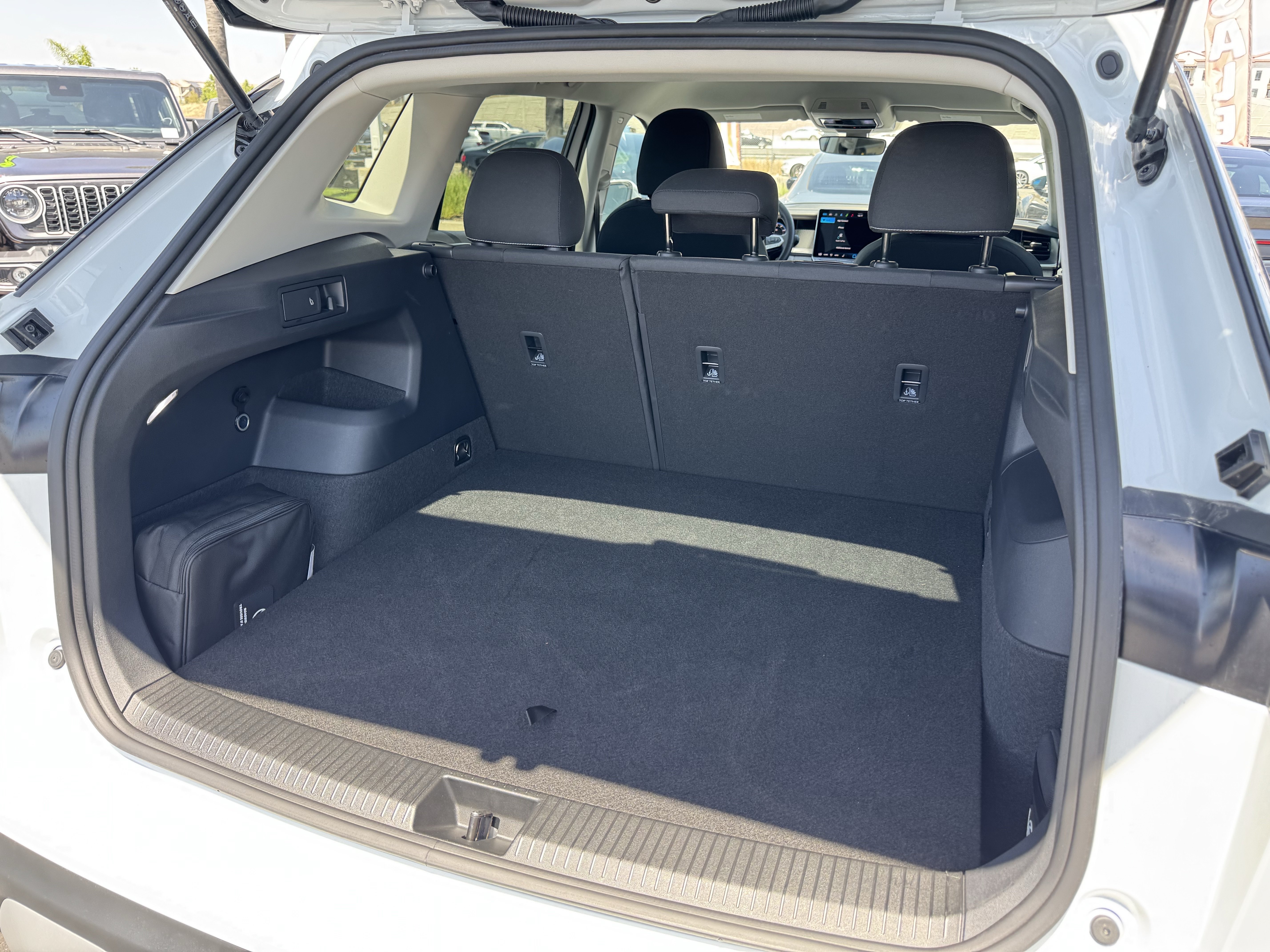 Certified 2025 Volkswagen Tiguan S FWD image 34